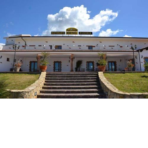 La Perla Hotel