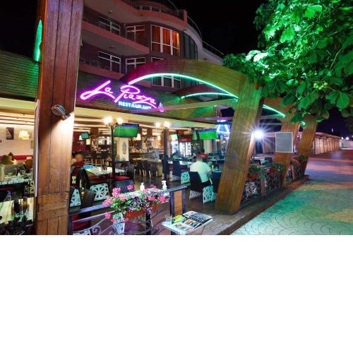 La Piazza Family Hotel