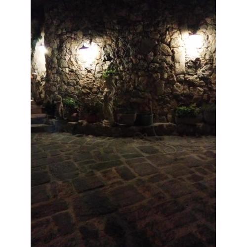 La piazza piccola alle spalle Del castello