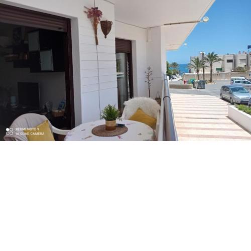 LA PITA- Terraza con vistas al mar & parking, a 1 min de la playa