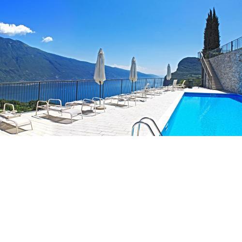 La Quiete 07 lake view Apartment by Gardadomusmea