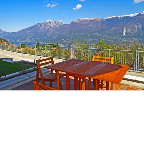 La Quiete 23 Lake view apartment by Gardadomusmea