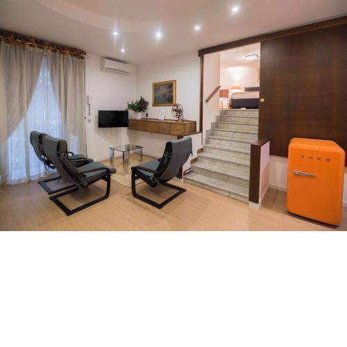 La Residenza Napoli Chiaia short let apartments Via Chiaia 82