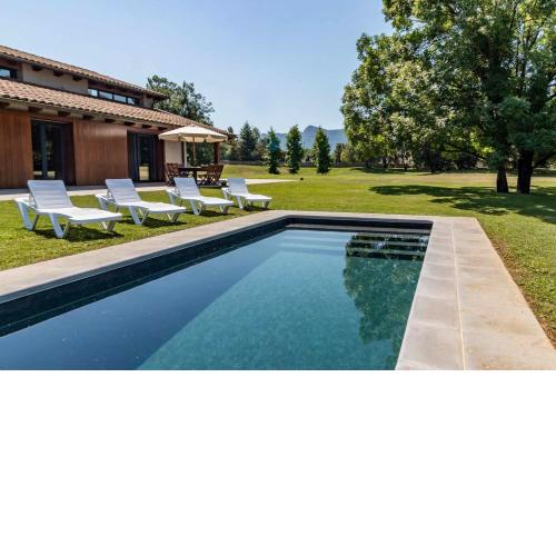 LA SOLFA casa aislada con piscina y amplio jardín