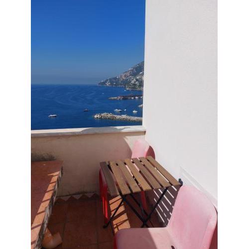 La Stanza sul porto camera matrimoniale economy piccina piccina con vista sul porto di AMALFI e bagno privato
