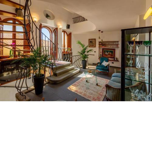 LA SUITE