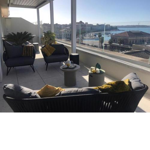 LA TERRAZZA SUL PORTO