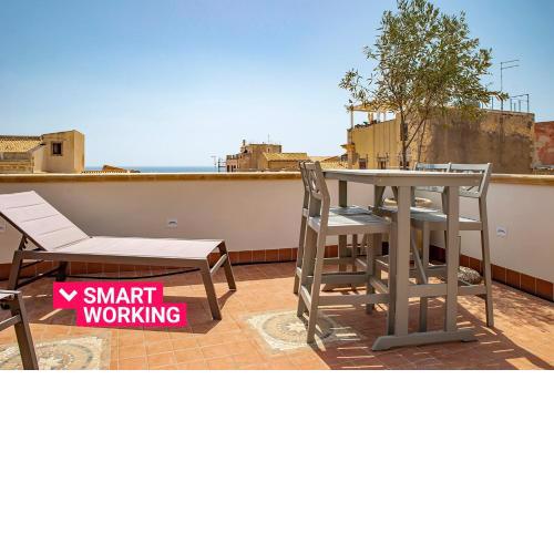 La terrazza sul vicolo della Giudecca by Wonderful Italy