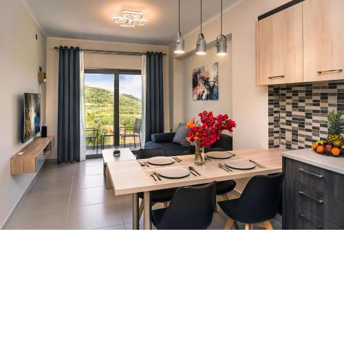 La Torre, brand New (2021) Modern Apt in Alikanas