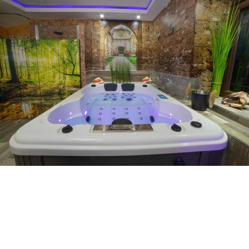 LA VEGUILLA DELUXE JACUZZi