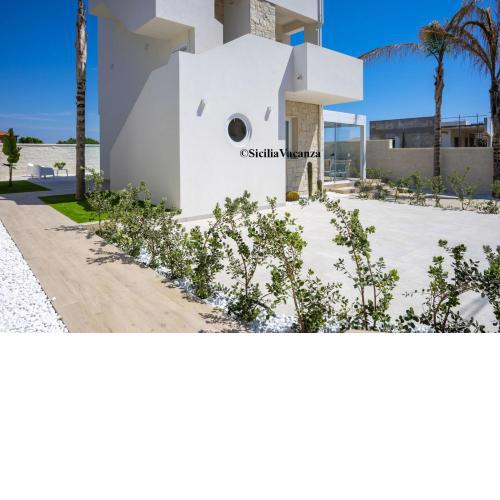 La Vela Apartments