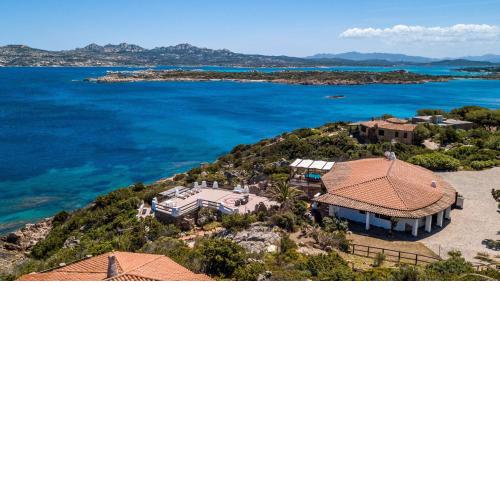 La Villa al Piras - favolosa villa con vista fronte Caprera e accesso al mare