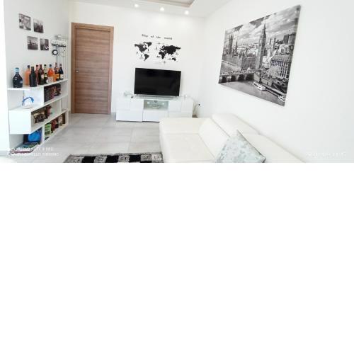 La Villa degli Dei - Parcheggio Privato, Aria Condizionata, Smart TV con Netflix, Giardino con Divanetti, Amaca e Altalena, Navetta per Aereoporto, Treno, Spiaggia
