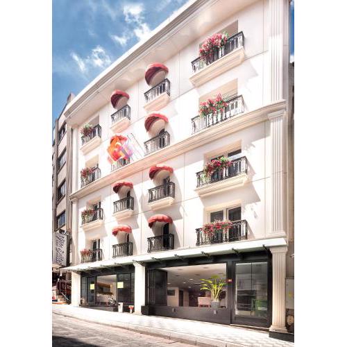 La Vita Suites