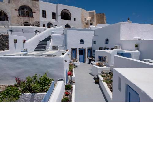 Labyrinth Traditional Houses