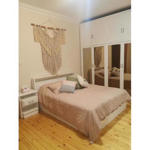 LADIES & COUPLES only Elegant room with terrace and private bathroom