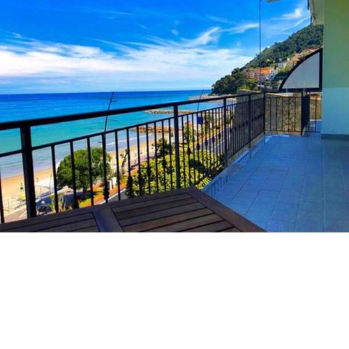 Laigueglia Beach - Happy Rentals