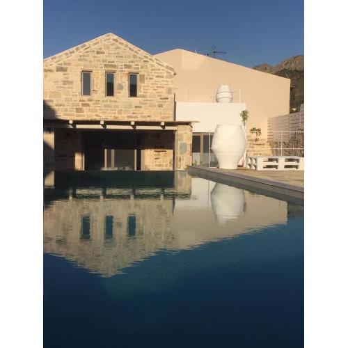 LAINI LUXURY SUITES