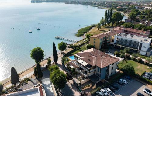 Lake Apartment Primea
