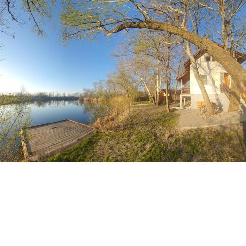 Lake house 1321