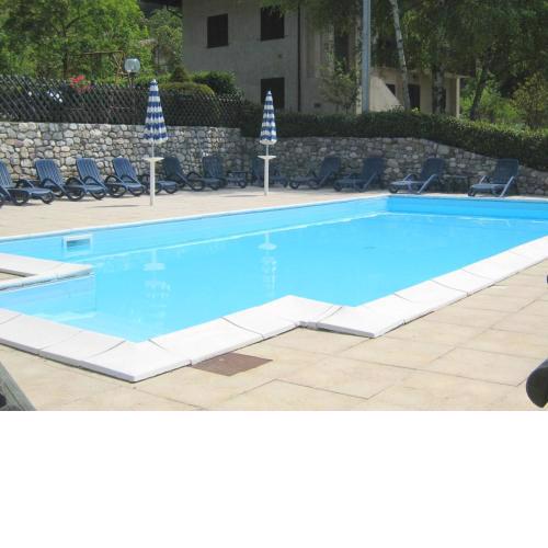 Lake view apartment in Val di Ledro with pool