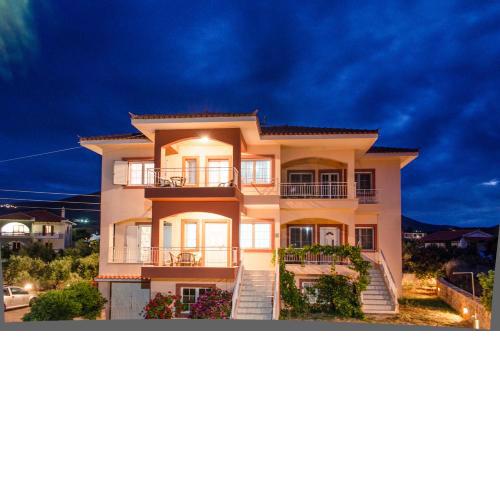 Lakis Apartments