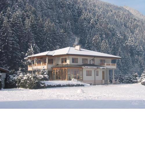 Landhaus Chalet Rosenrot