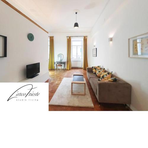L'arco Trieste studio living 2