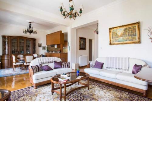 Large 3 bedroom Apt with Terrace
