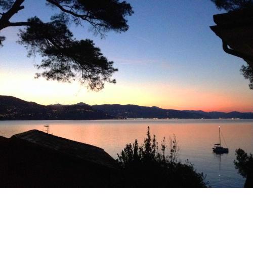 Large Apartment (3 bedrooms - 2 bathrooms), 50 meters from the beach
