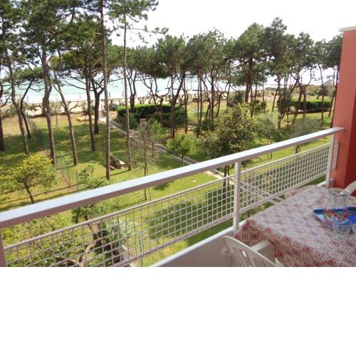 Large apartment for 7 people, Terrace and A C by Beahost Rentals