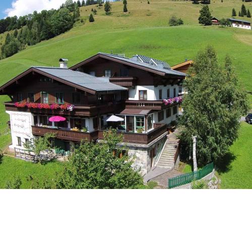 Large Apartment in Maria Alm with Terrace