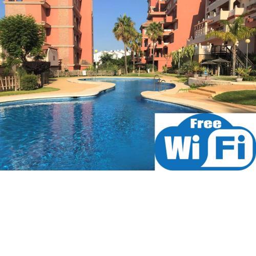 Large Duquesa Regents apt - sea views, close to port/beach