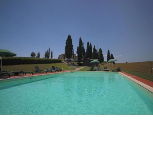 Large farmhouse in Tuscany with garden and pool