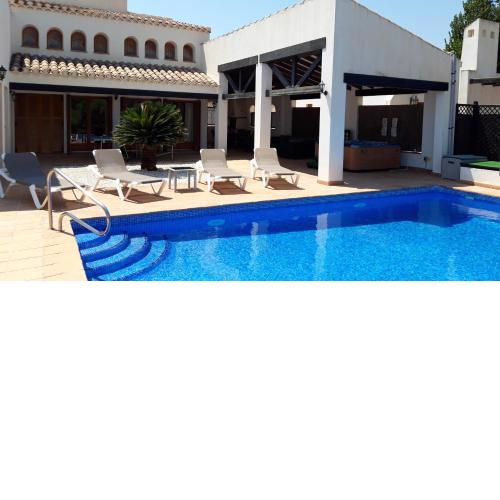 LARGE Luxury 3 Bed Villa (Sleeps 8 ) with Pool, Golf views and more!