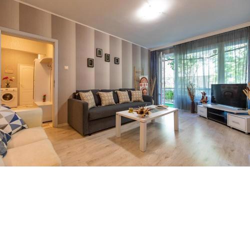 LARGE TERRACE + quiet apt