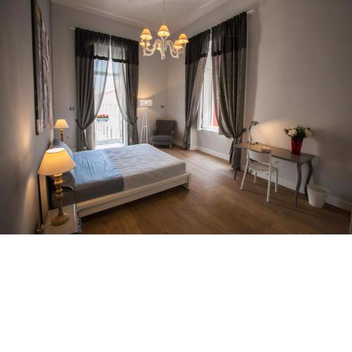 Largo Donnaregina Home