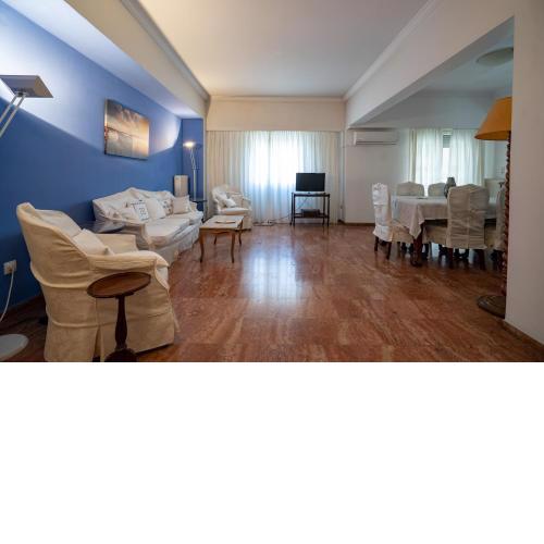 Larissa Station metro st. 2 bedrooms 3 pers. flat