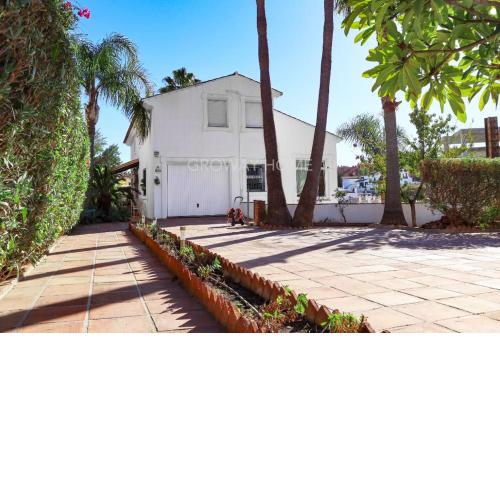 Las Amapolas Fantastic Villa With Pool, Parking