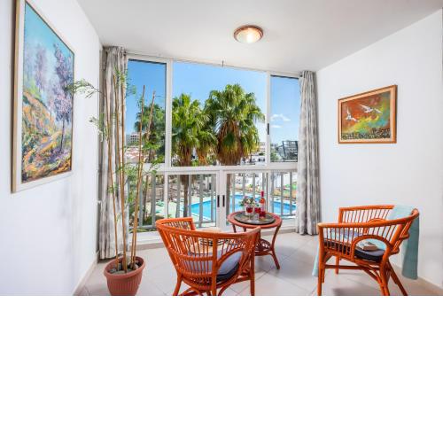 Las Americas central apartment with pool