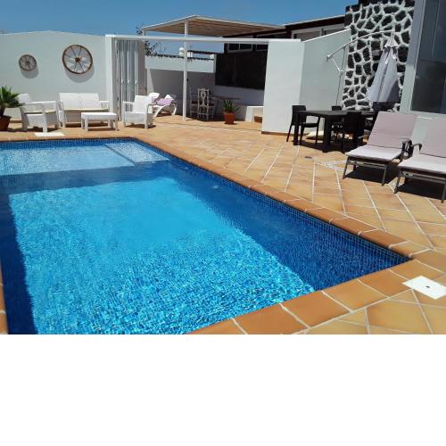 Las Arecas Mansion