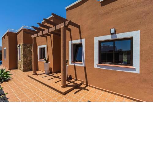 Las Cascadas Expansive Villa and Garden