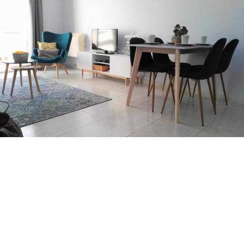 Las Palmeras apartamento cerca del centro del pueblo y piscina comunitaria