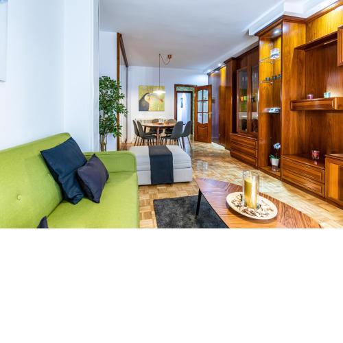 Latina Embajadores - Large and Bright