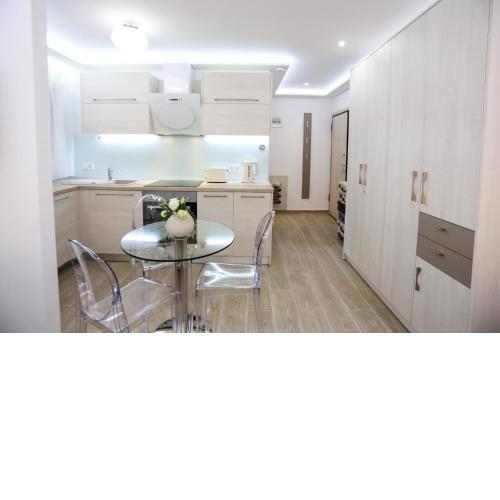 Laura Lifestyle and White Tower