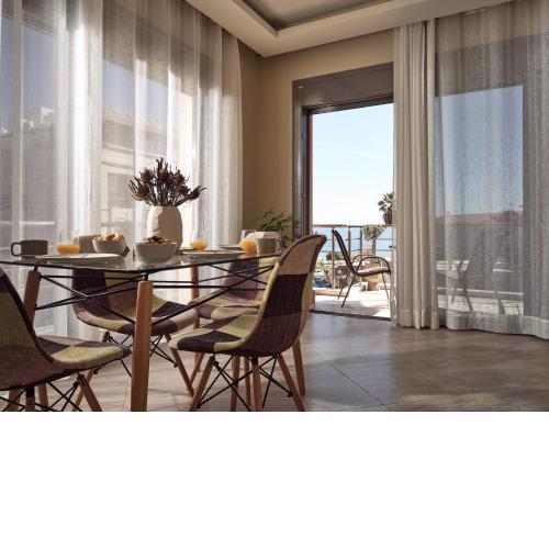 Laura Suites