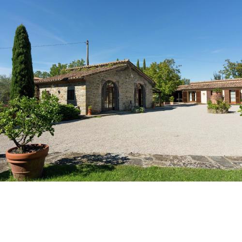 Lavish Holiday Home in Cortona with Terrace