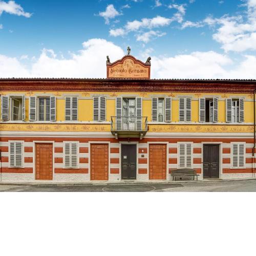 Lavish Mansion in Portacomaro with Garden and Library