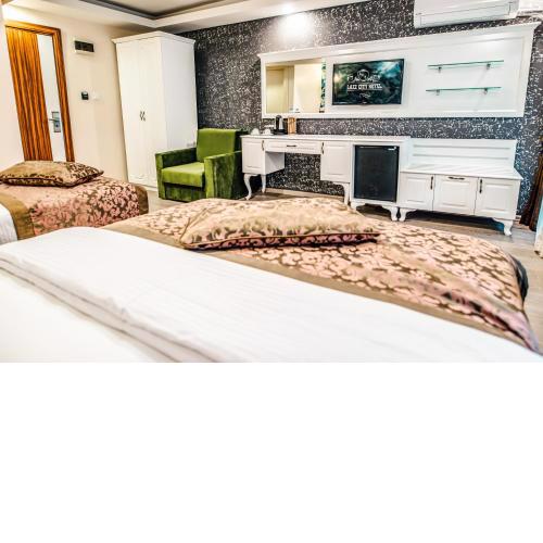 Lazz World City Hotel