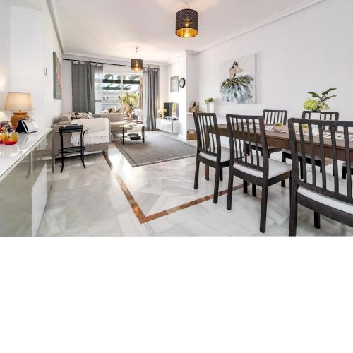 LCR4- Large 3 bed apt close to beaches